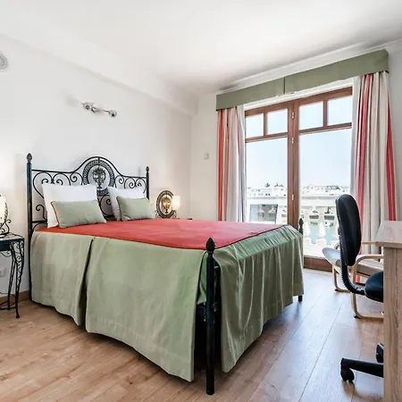 Haus Am Flussufer טאווירה